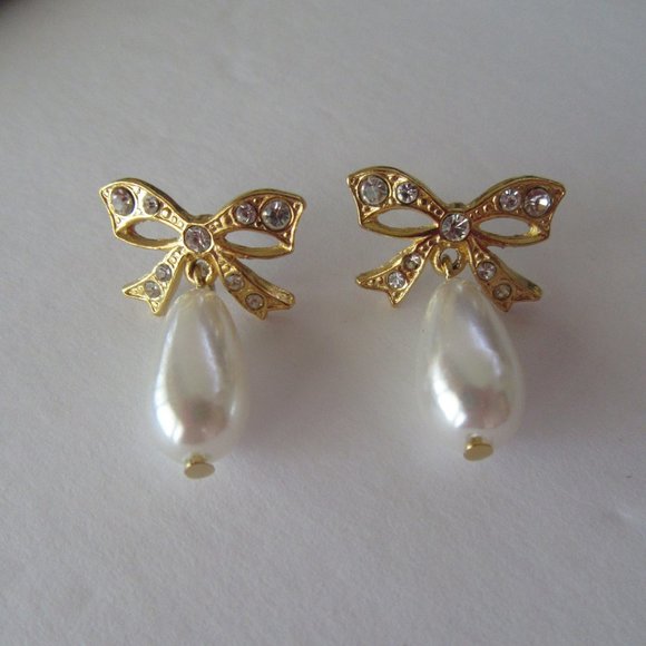 Rhinestone bow & pearl drop pierced earrings - Picture 4 of 5